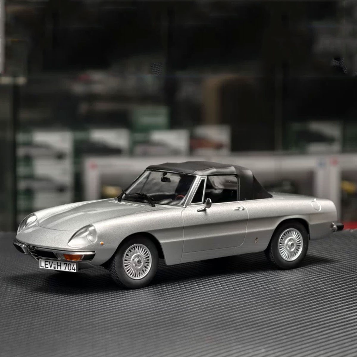 NOREV 1:18 Alfa Romeo 2000 Spider Diecast Model Collectible