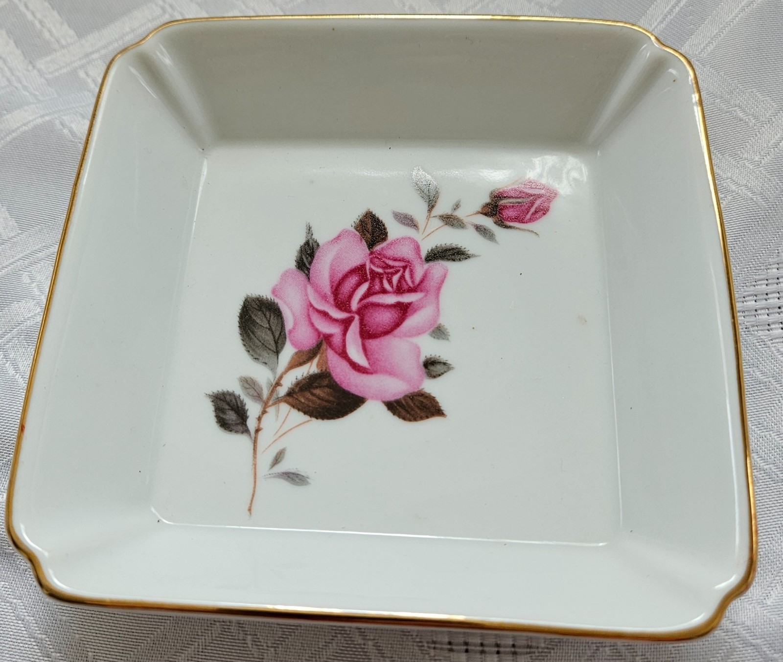 Porcelain Trinket dish with pink Rose Pattern Made in Hunan China Porcelain Trinket dish with pink Rose Pattern Made in Hunan China