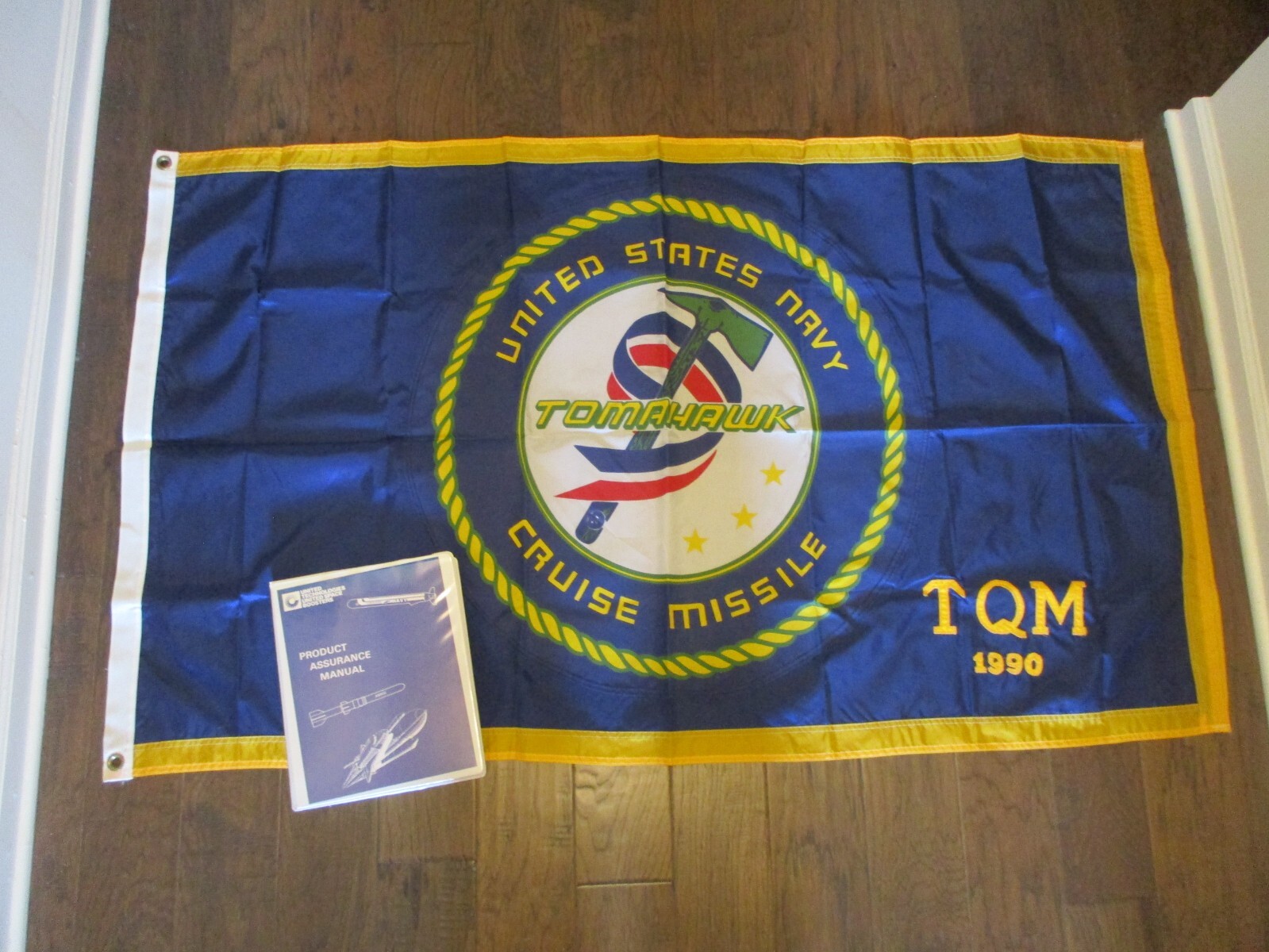 *RARE TOMAHAWK CRUISE MISSILE UNITED STATES NAVY TQM 1990 FLAG (3x5)+USBI BINDER *RARE TOMAHAWK CRUISE MISSILE UNITED STATES NAVY TQM 1990 FLAG (3x5)+USBI BINDER