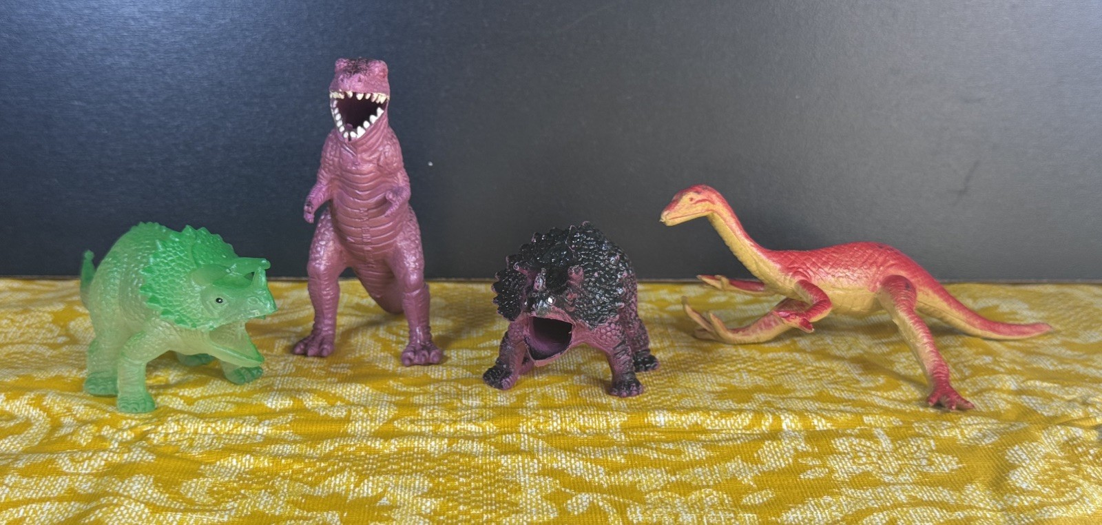 4 Piece Vintage Small Dinosaur Lot