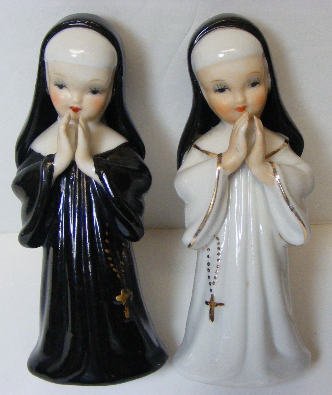 Vintage Lipper & Mann PRAYING NUNS FIGURINES 2 NUN Porcelain Christianity