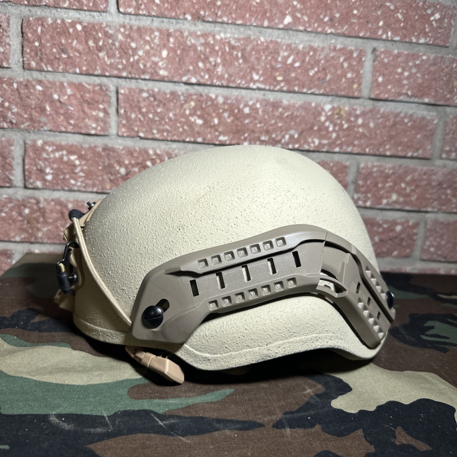 Protech Delta 4 Large Midcut Ballistic Helmet Protech Delta 4 Large Midcut Ballistic Helmet