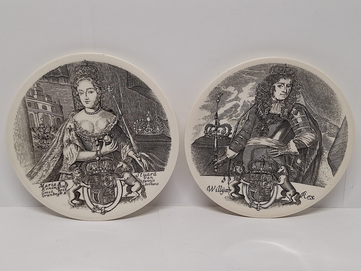Pair of Wedgwood Mary II & William III Williamsburg Ware Commemorative Plates