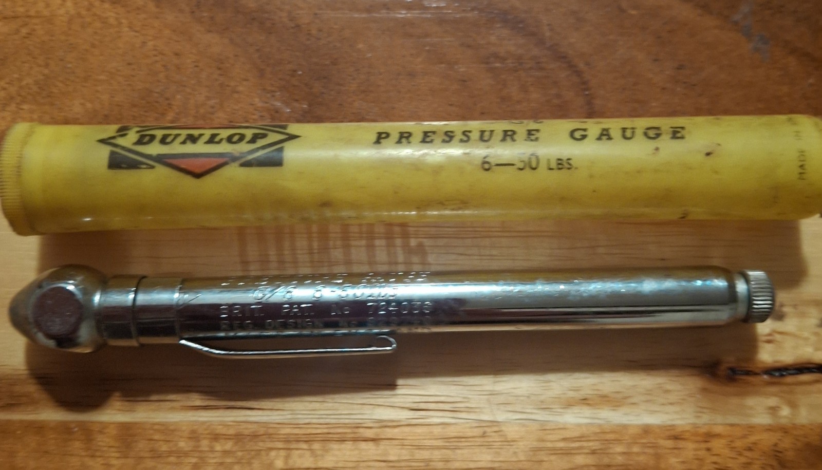 Vintage Dunlop G/6 Tire Pressure Gauge with Tube 6-50 lb Made in England 