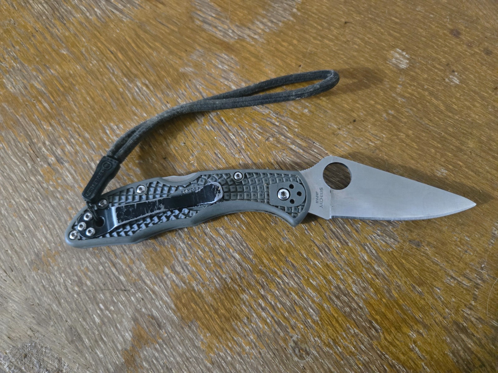Spyderco Knives Delica 4 Lockback VG-10 Stainless Gray Pocket Knife