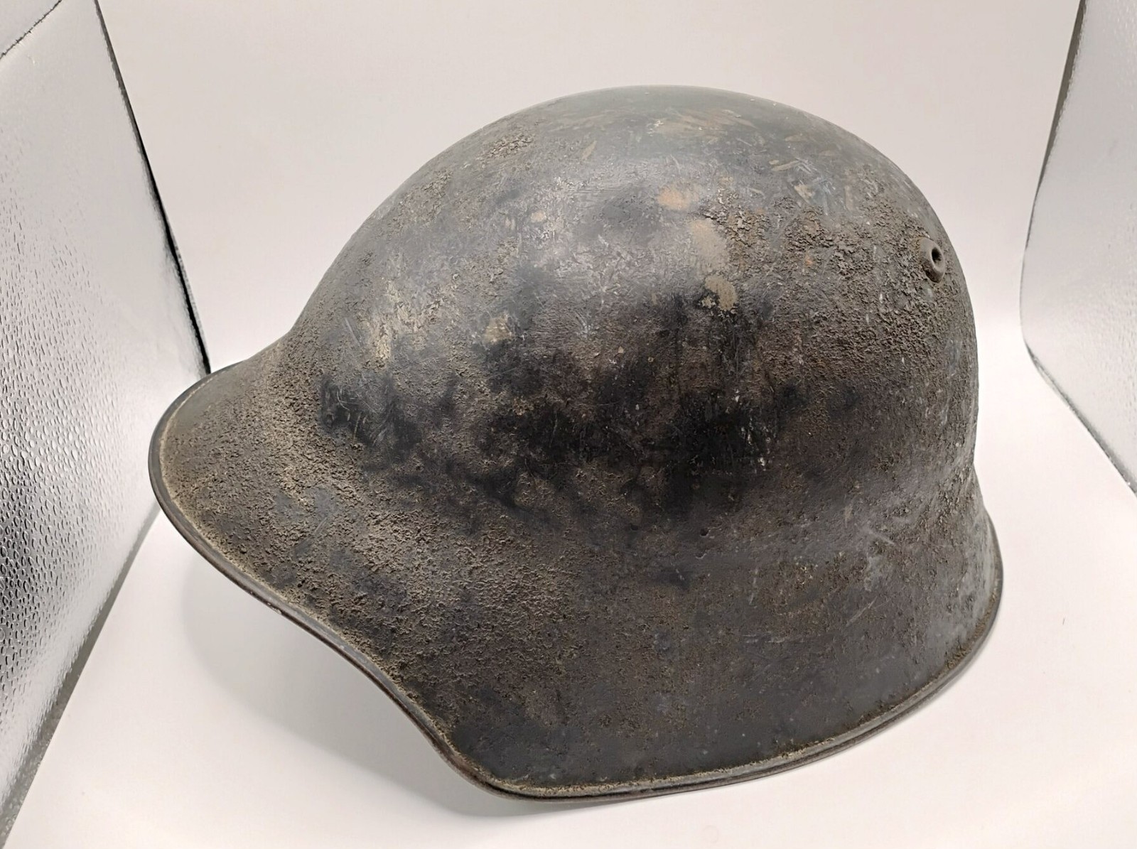 Swiss M18/40 Steel Combat Helmet WW1 WW2 Original W/ Chinstrap Swiss M18/40 Steel Combat Helmet WW1 WW2 Original W/ Chinstrap