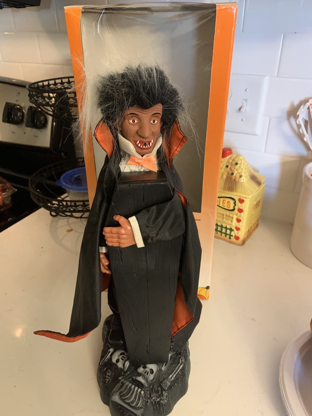 Vintage Animated Spooky Coffin Dracula Vampire Battery Operated In Box Works Vintage Animated Spooky Coffin Dracula Vampire Battery Operated In Box Works