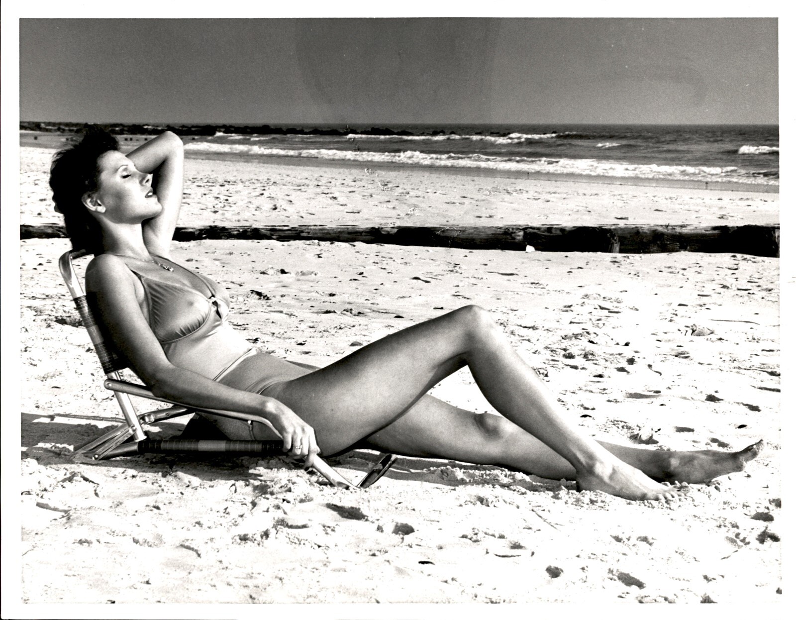LD315 Original Ewing Galloway Photo BUSTY BIKINI BABE SUN BATHING ON THE BEACH LD315 Original Ewing Galloway Photo BUSTY BIKINI BABE SUN BATHING ON THE BEACH