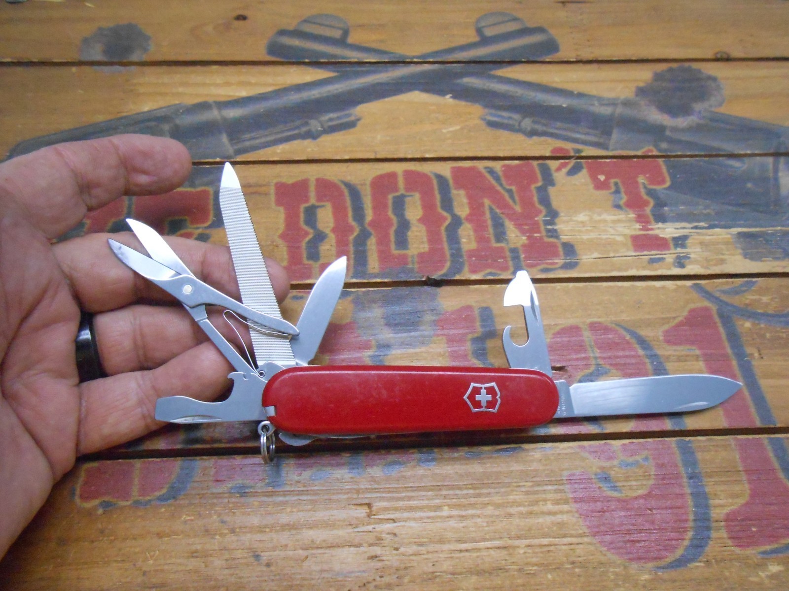 Victorinox Mountaineer Swiss Army Knife 91mm Red