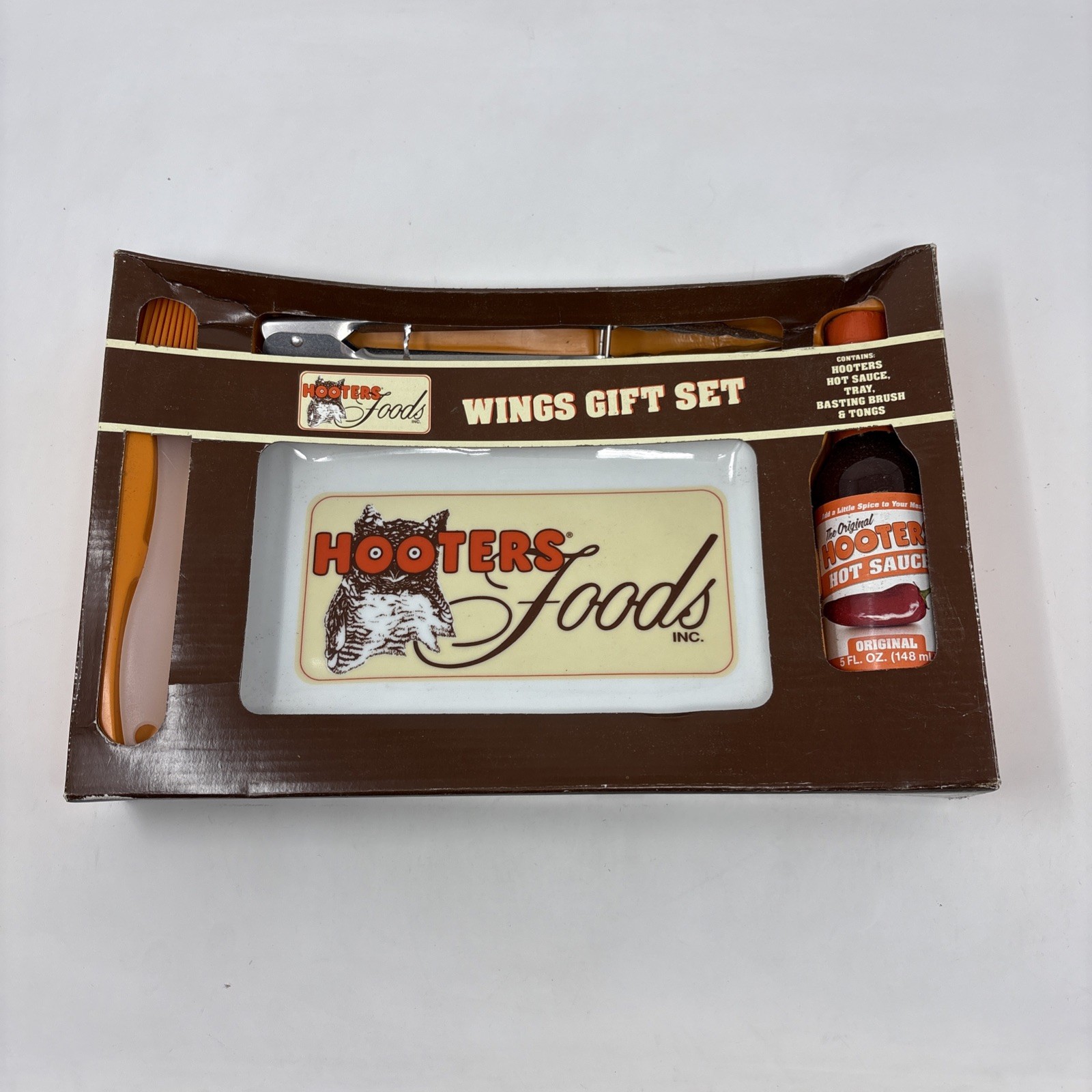 Vintage 2012 Hooters Wings Collectible gift set Plate/Tongs/ Brush - DAMAGED BOX