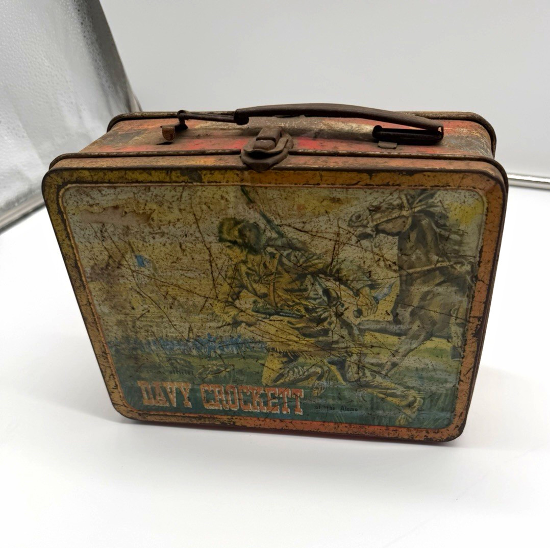 Vintage 1955 Disneyland Frontierland Metal Lunchbox Davy Crockett Kit Carson