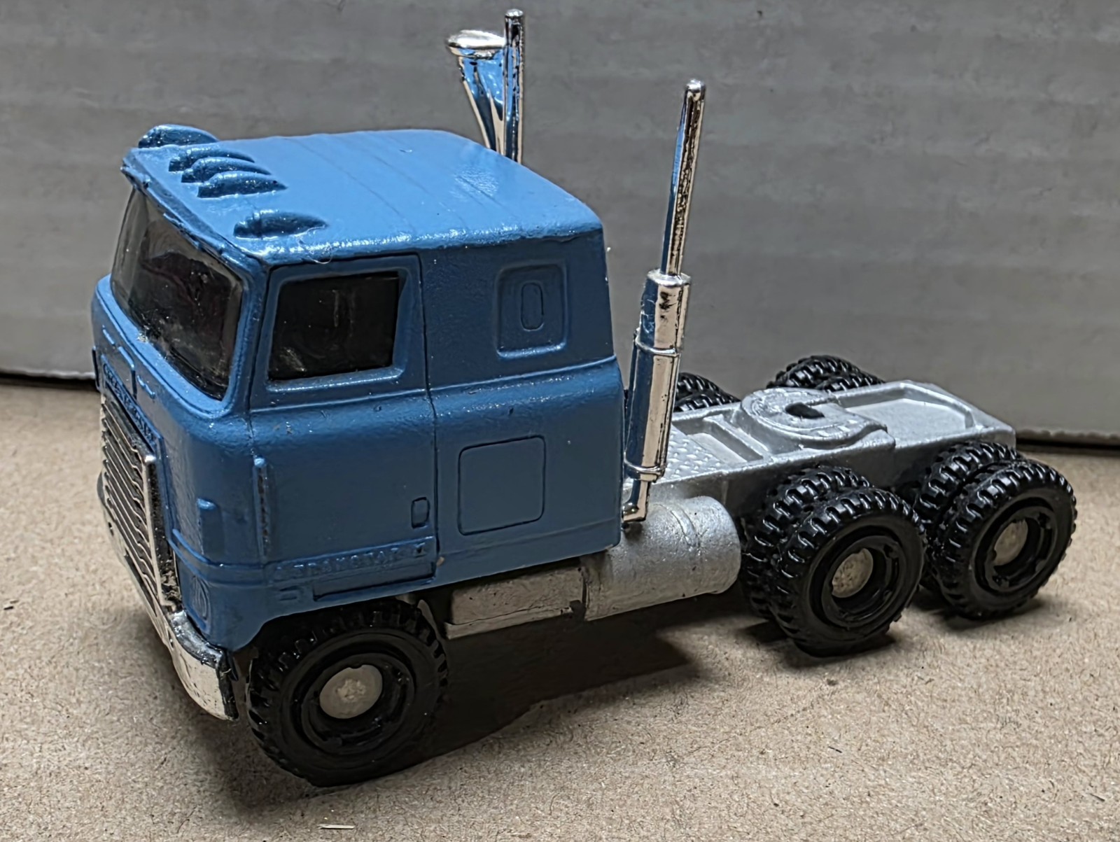 Ertl Toys International Transtar II Cabover Diecast 1/64 Scale