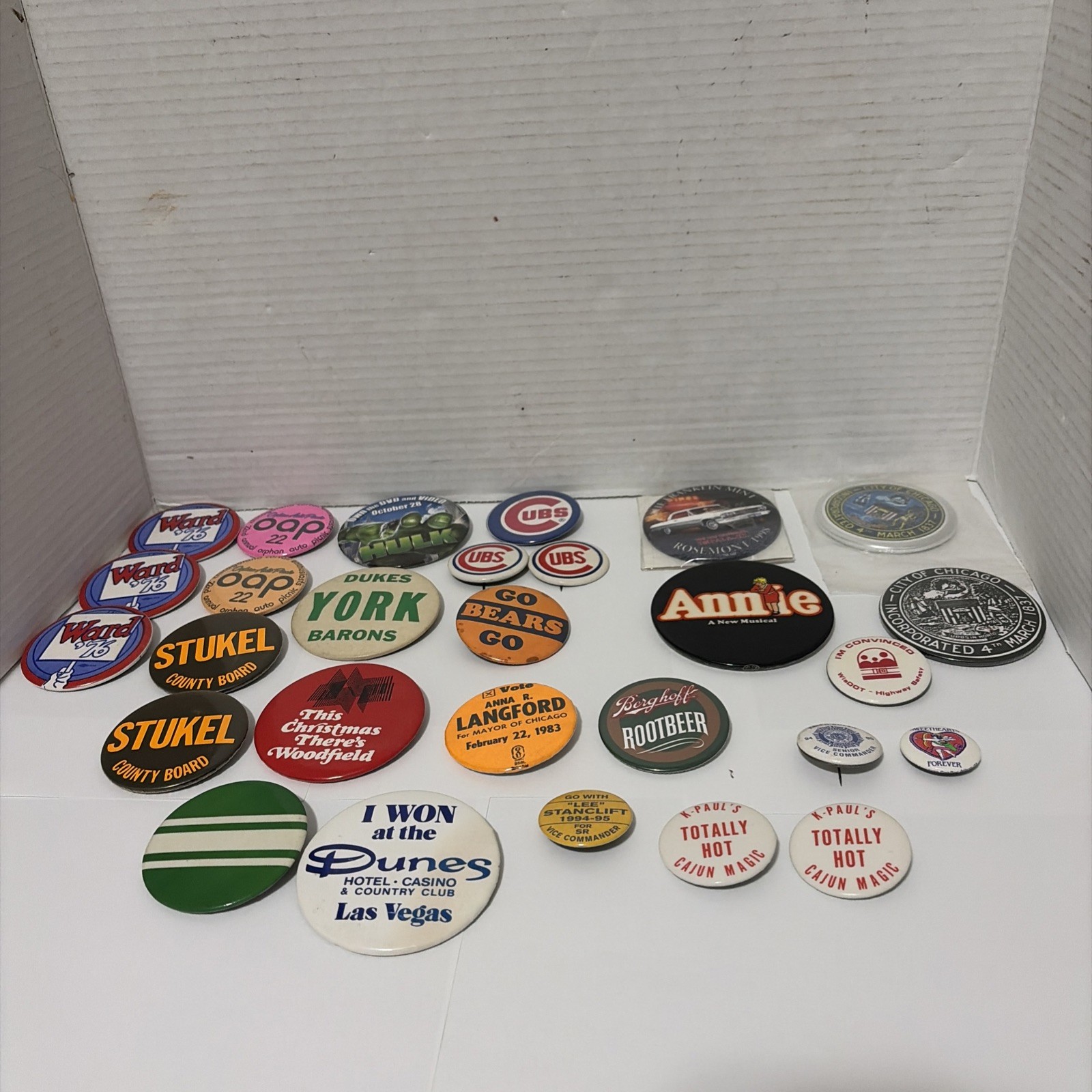 Lot of 25 + VTG  Pinback Buttons 70s 80s 90s Chicago Sports,political, Entertain