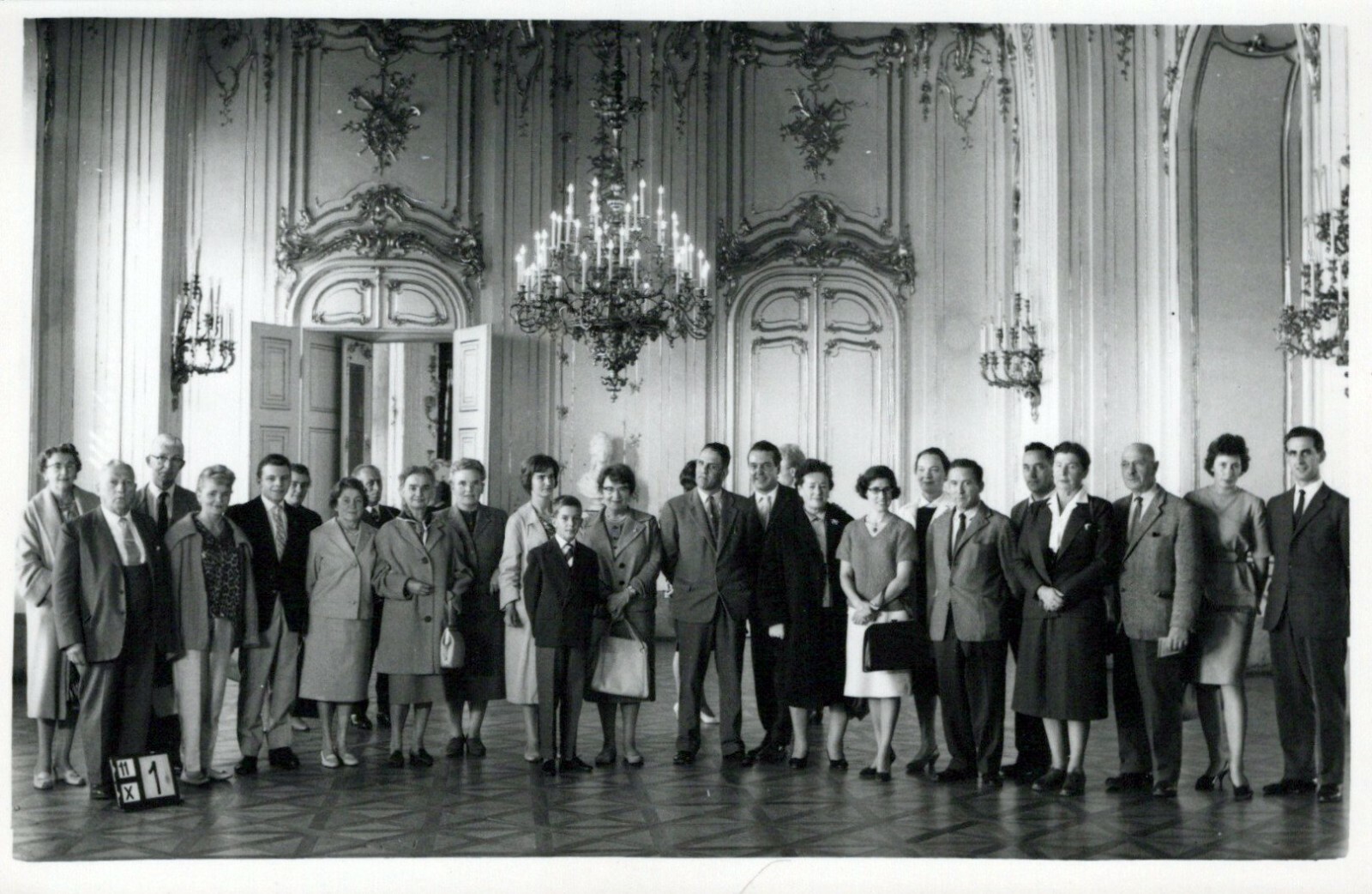 Schloss Schonbrunn Castle Family Posing Vienna Austria Chrome Vintage Postcard Schloss Schonbrunn Castle Family Posing Vienna Austria Chrome Vintage Postcard
