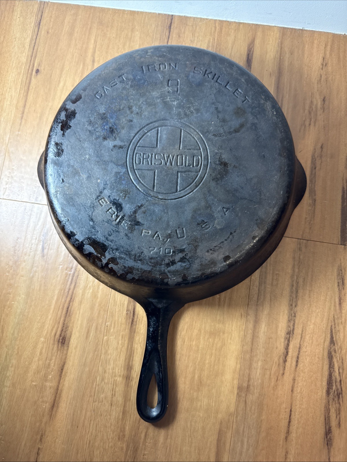 Vintage GRISWOLD Cast Iron SKILLET Frying Pan # 9 LARGE BLOCK LOGO - 710 - Read