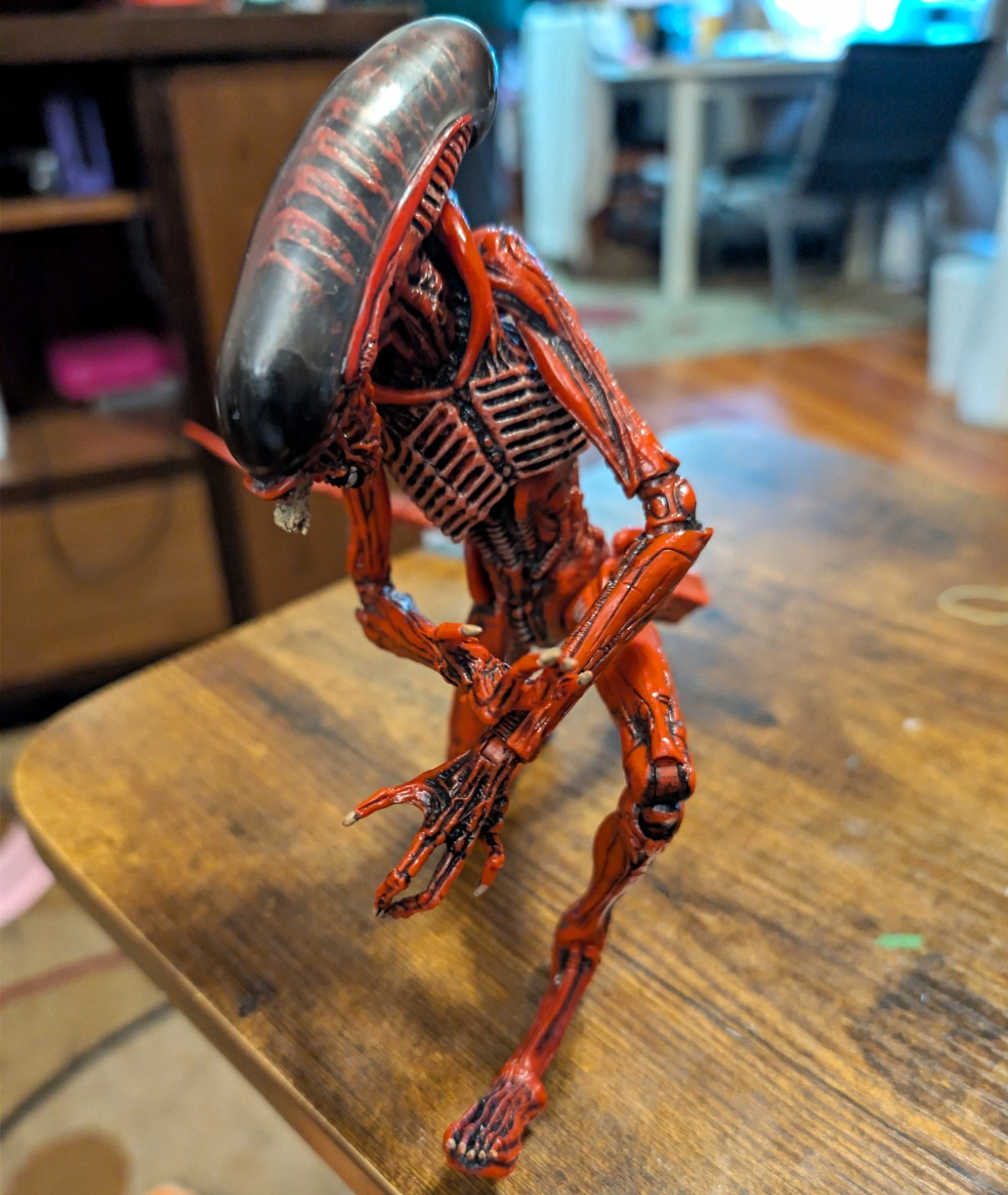 NECA Aliens Genocide Red Xenomorph Warrior Figure - AS IS / MISSING FOOT PARTS