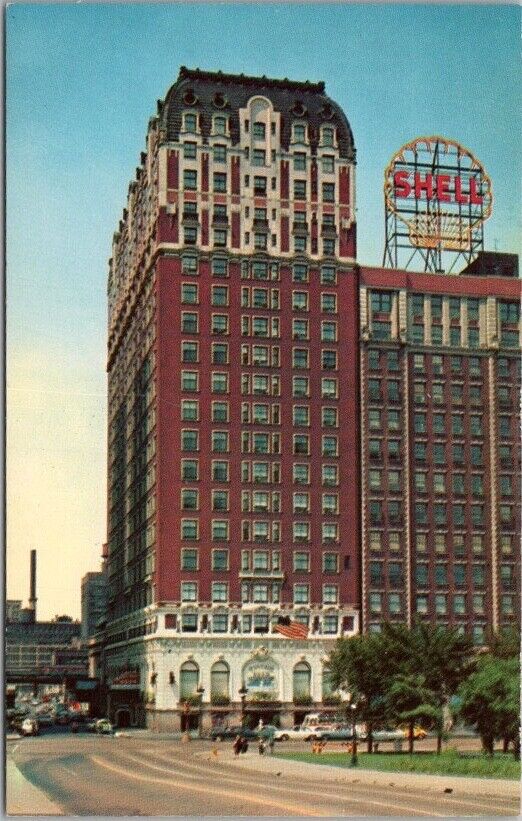 c1950s CHICAGO Ill Postcard SHERATON-BLACKSTONE HOTEL Street View / Plastichrome