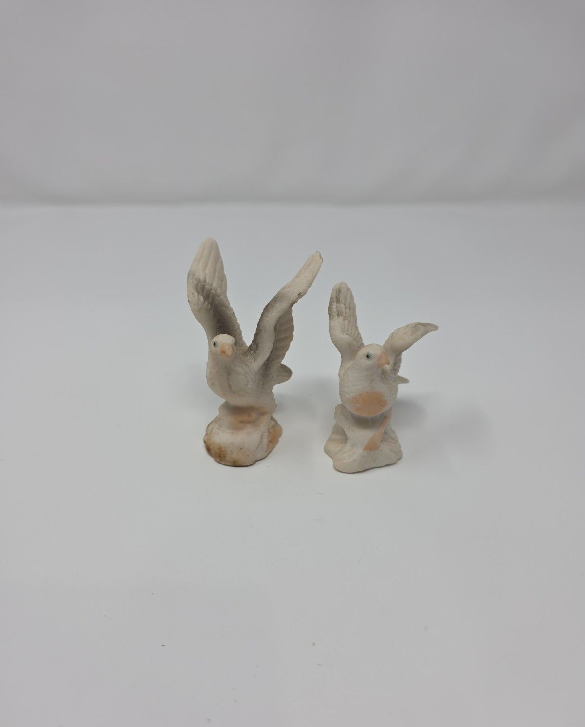 Pair of Vintage Lugenes JapanCeramic White Doves Bird Figurines On Rock