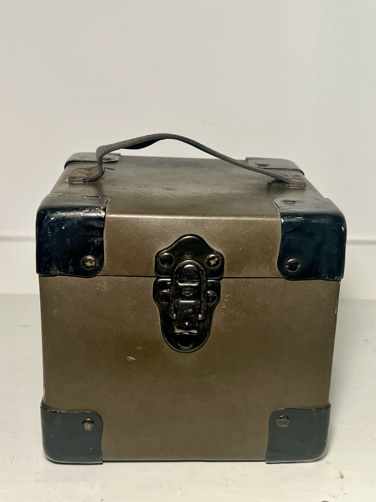 WWII US Army Medical Case Box All Metal Heidbrink Ohio Chemical Excelsior Latch