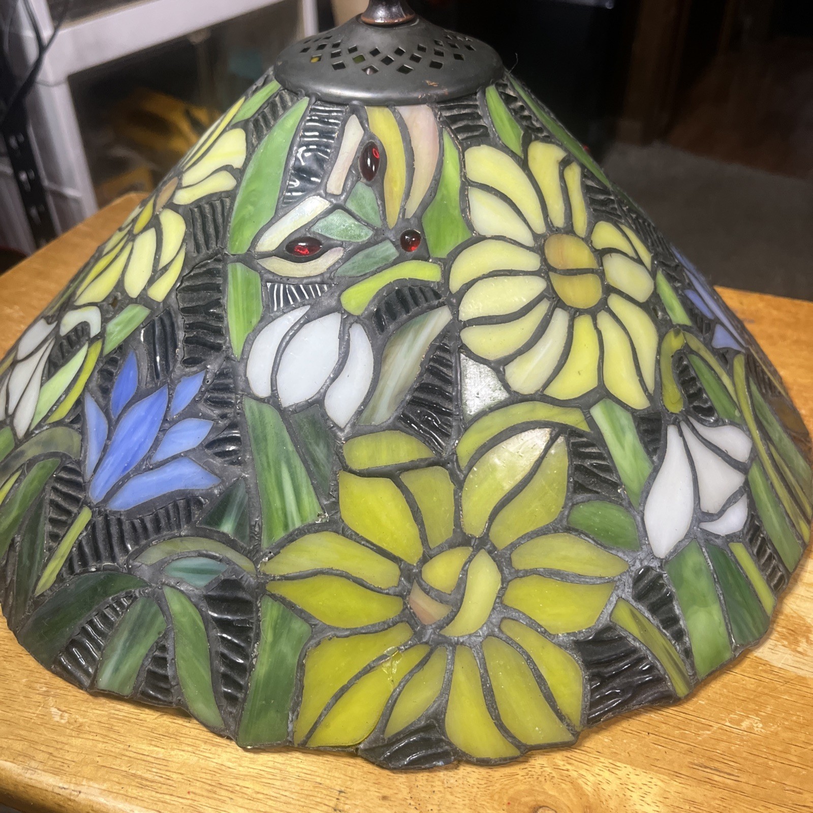 Tiffany Style Stained Glass Lamp Shade With Vibrant Floral Design No Cracks Tiffany Style Stained Glass Lamp Shade With Vibrant Floral Design No Cracks
