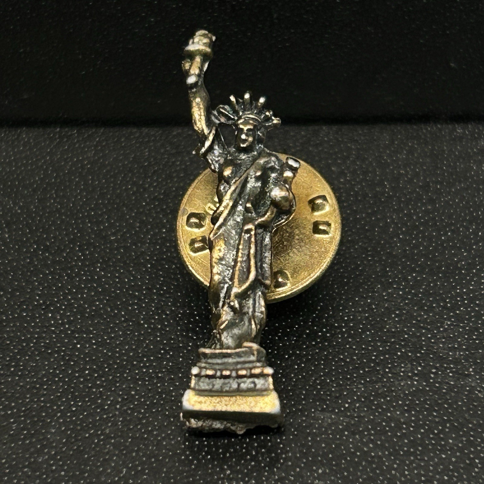 Vintage Small Metal Standing Statue of Liberty Lapel Pin 3D Vintage Small Metal Standing Statue of Liberty Lapel Pin 3D
