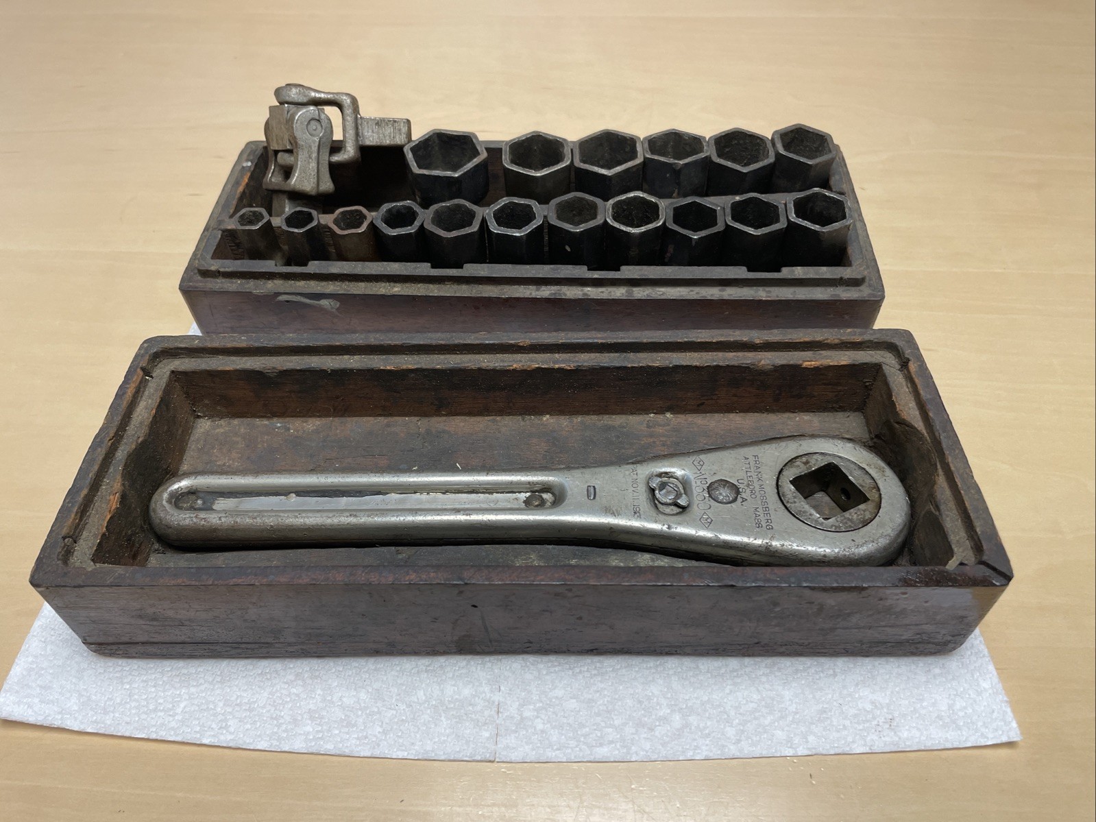 Set Antique Mossberg Sockets Ratcheting Auto Wrench Wood Box Square Ratchet Tool