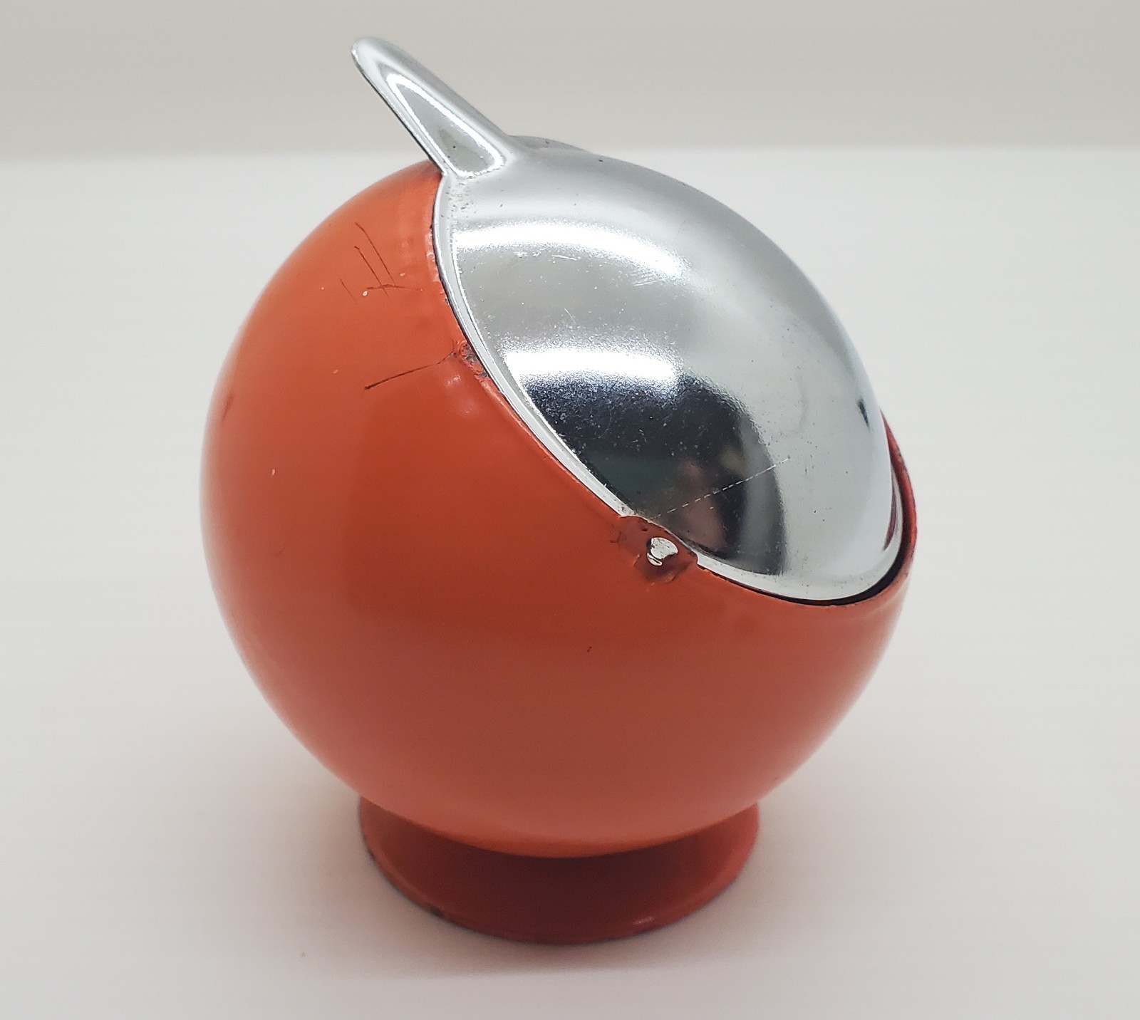 Vintage orange space age mcm Quist smokny metal ball flip ashtray