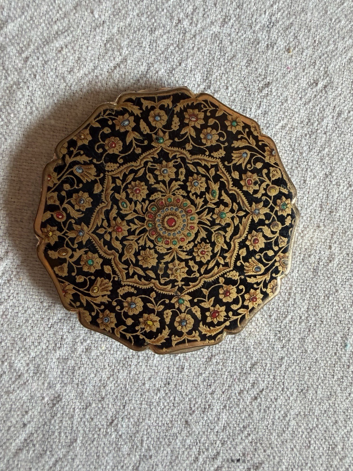 VTG STRATTON BLACK & GOLD FLORAL POWDER COMPACT MIRROR COMPACT CASE ENGLAND 