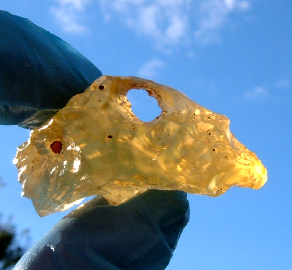 Libyan Desert Glass Meteorite Tektite impact specimen( 110 crt) Natural Hole