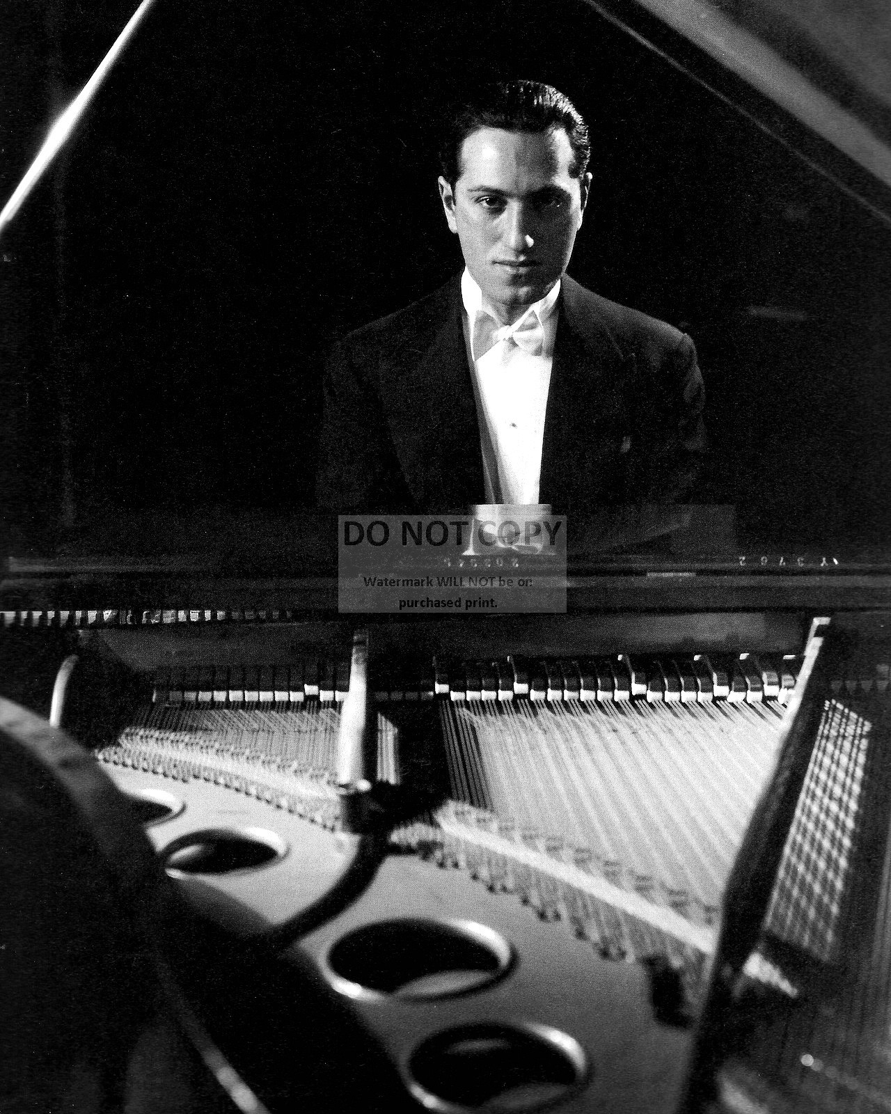 GEORGE GERSHWIN LEGENDARY COMPOSER AND PIANIST - 8X10 PUBLICITY PHOTO (FB-048)