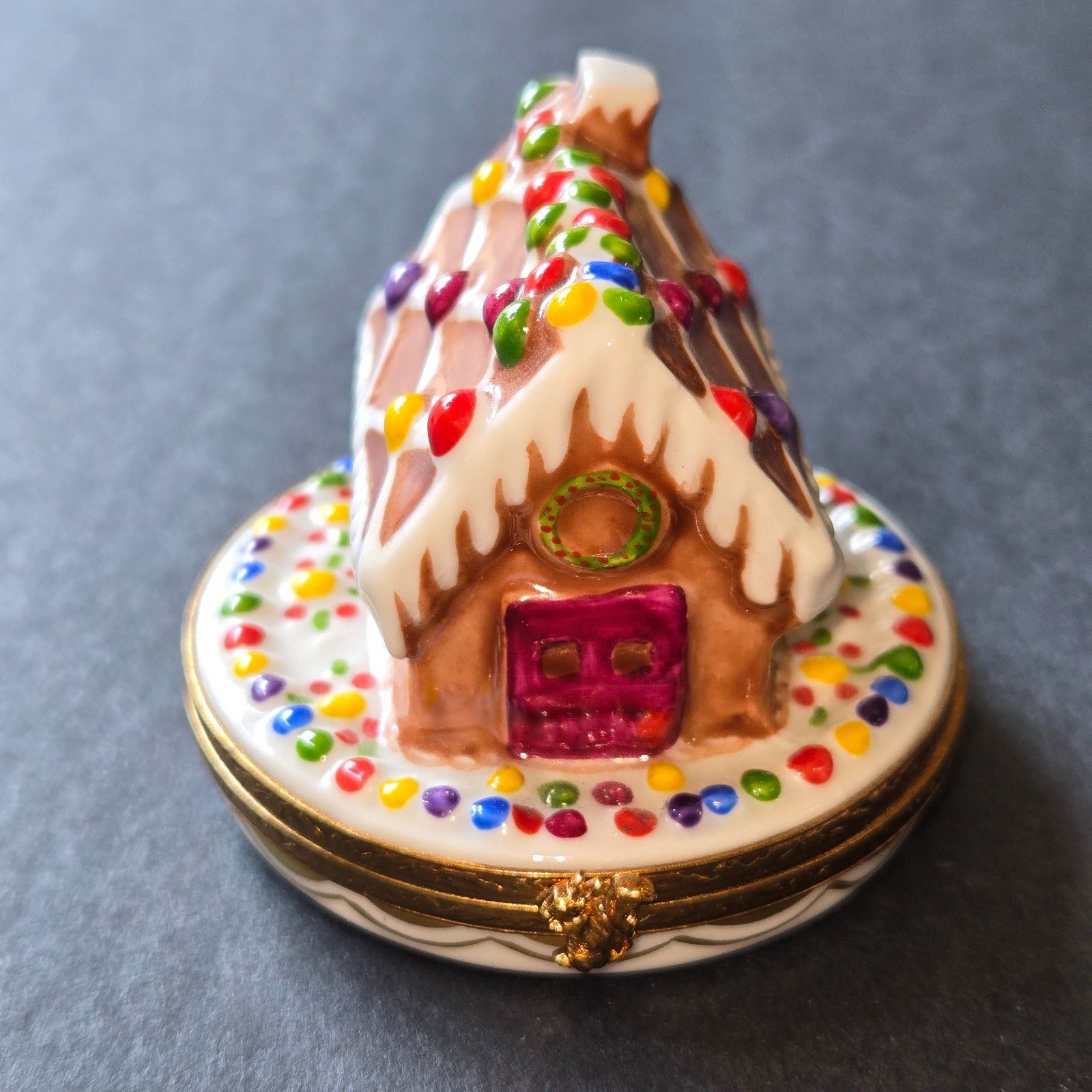 Artoria Limoges “Holiday Gingerbread House” Trinket Box \