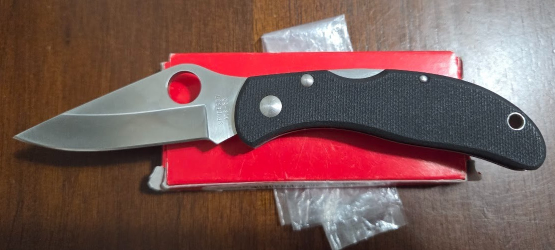 Discontinued Spyderco C05GP Standard Plain Edge w/ Clip Black G10 Handle