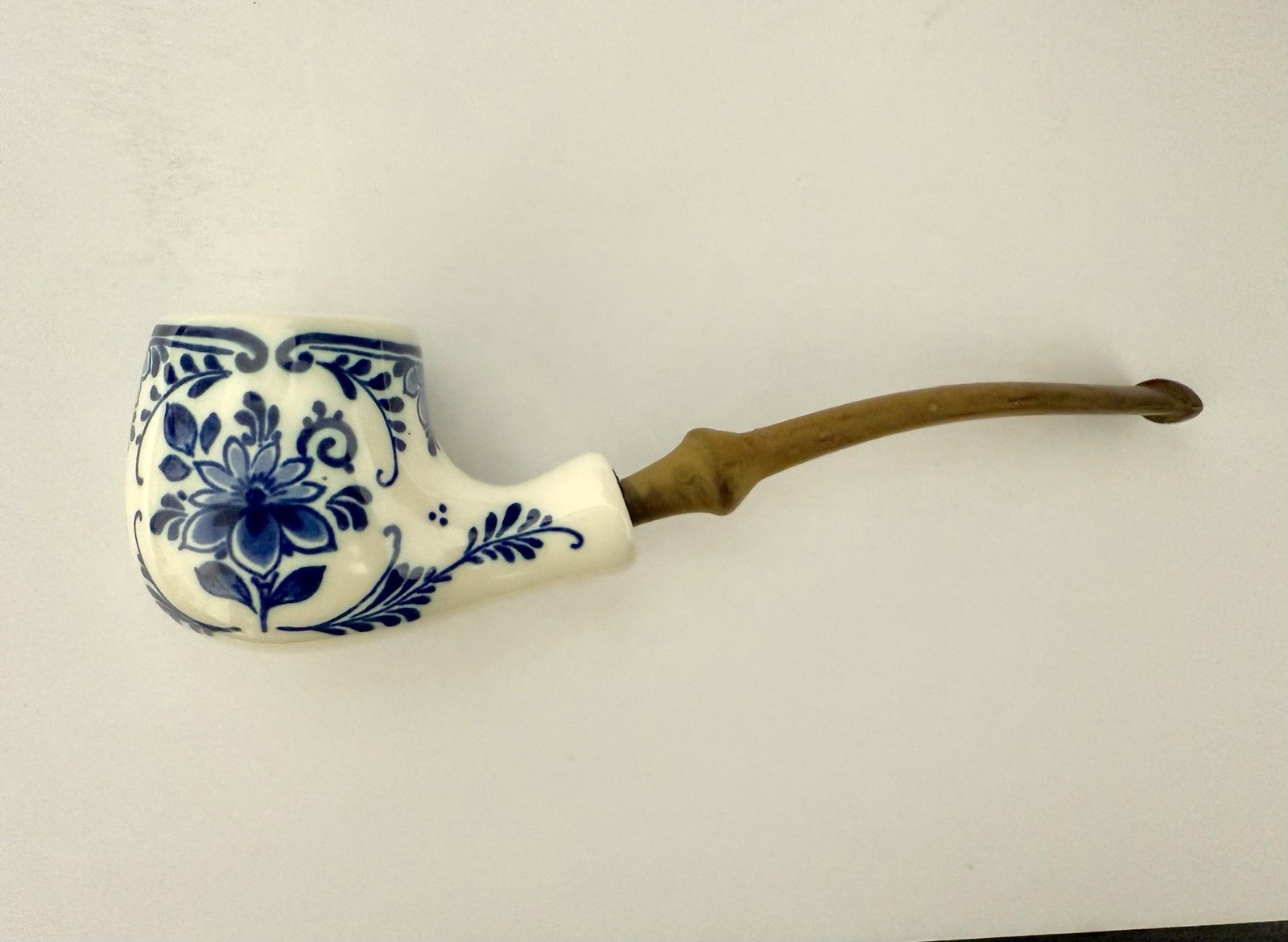 Beautiful Blue & White Vintage Ceramic Porcelain Tobacco Smoking Pipe Beautiful Blue & White Vintage Ceramic Porcelain Tobacco Smoking Pipe