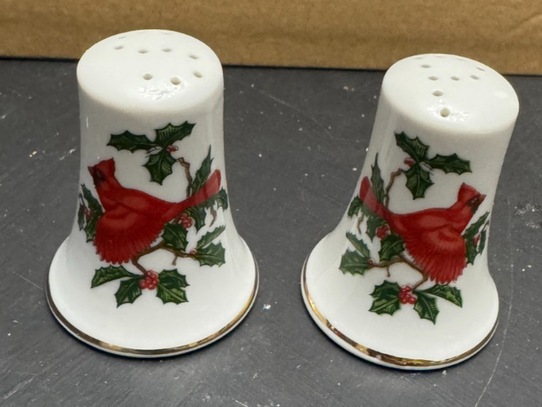 Vintage Lefton Japan #1067 Salt Pepper Shakers Cardinal Holly Berries Christmas