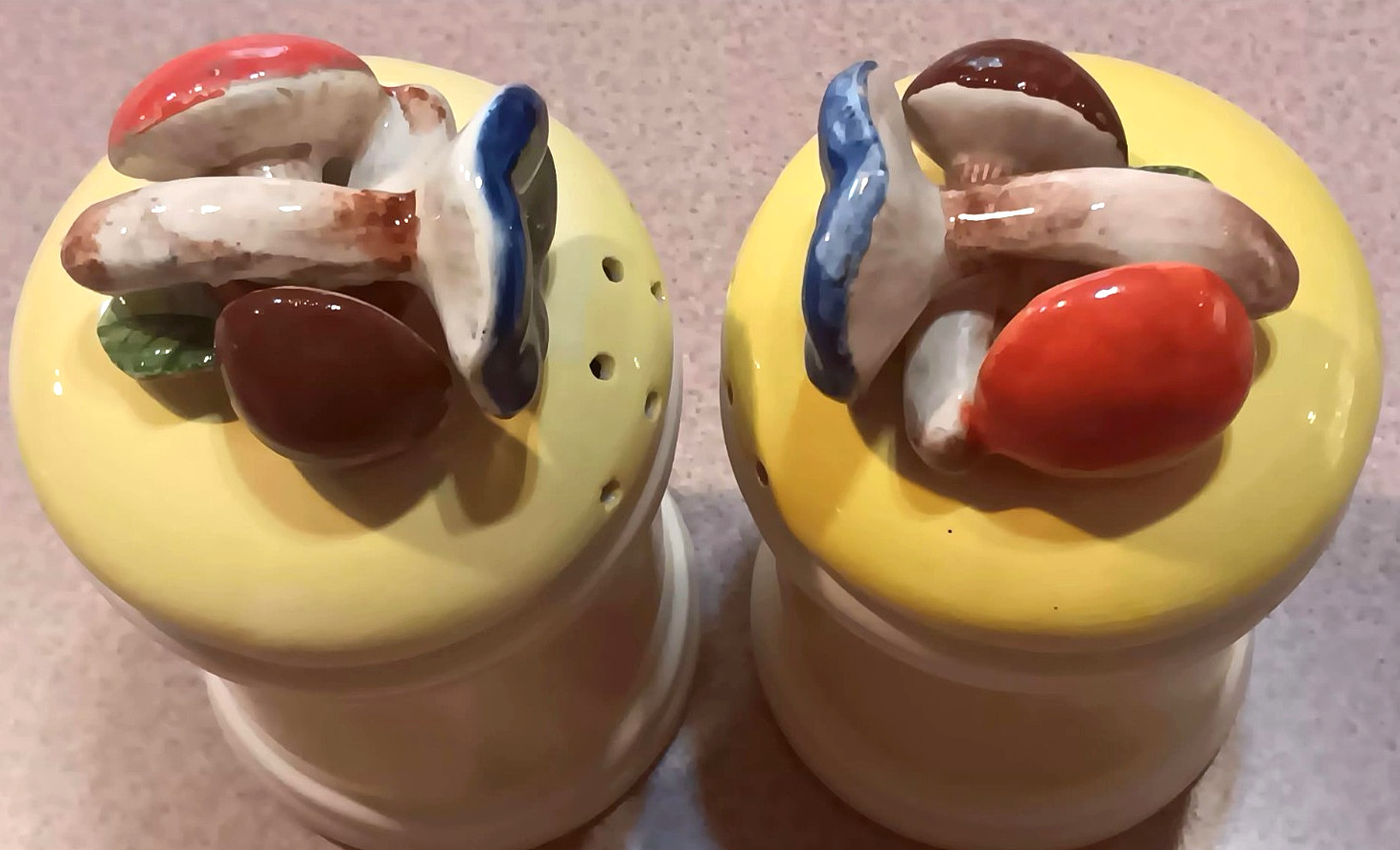 Vintage tangled MUSHROOM Figural MCM Ceramic Salt & Pepper S&P Shakers Arnel??