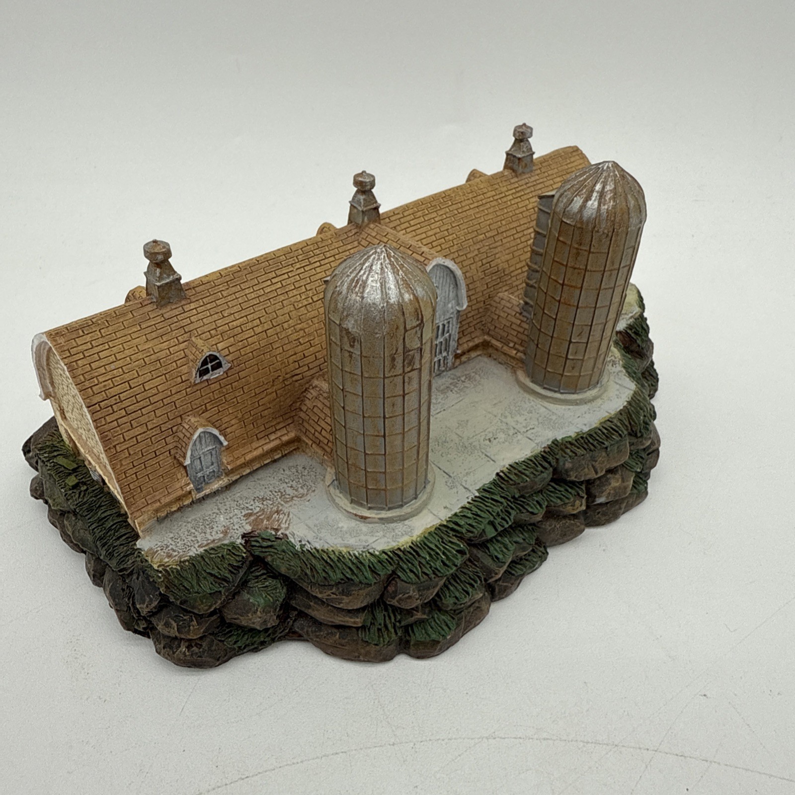 Ertl Collectibles Preserving America\'s Rural Heritage #5 Arch Roofed Stone Barn