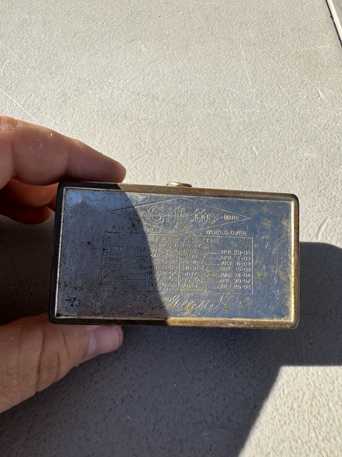 Old vintage King Gillette razor box from the 1930s