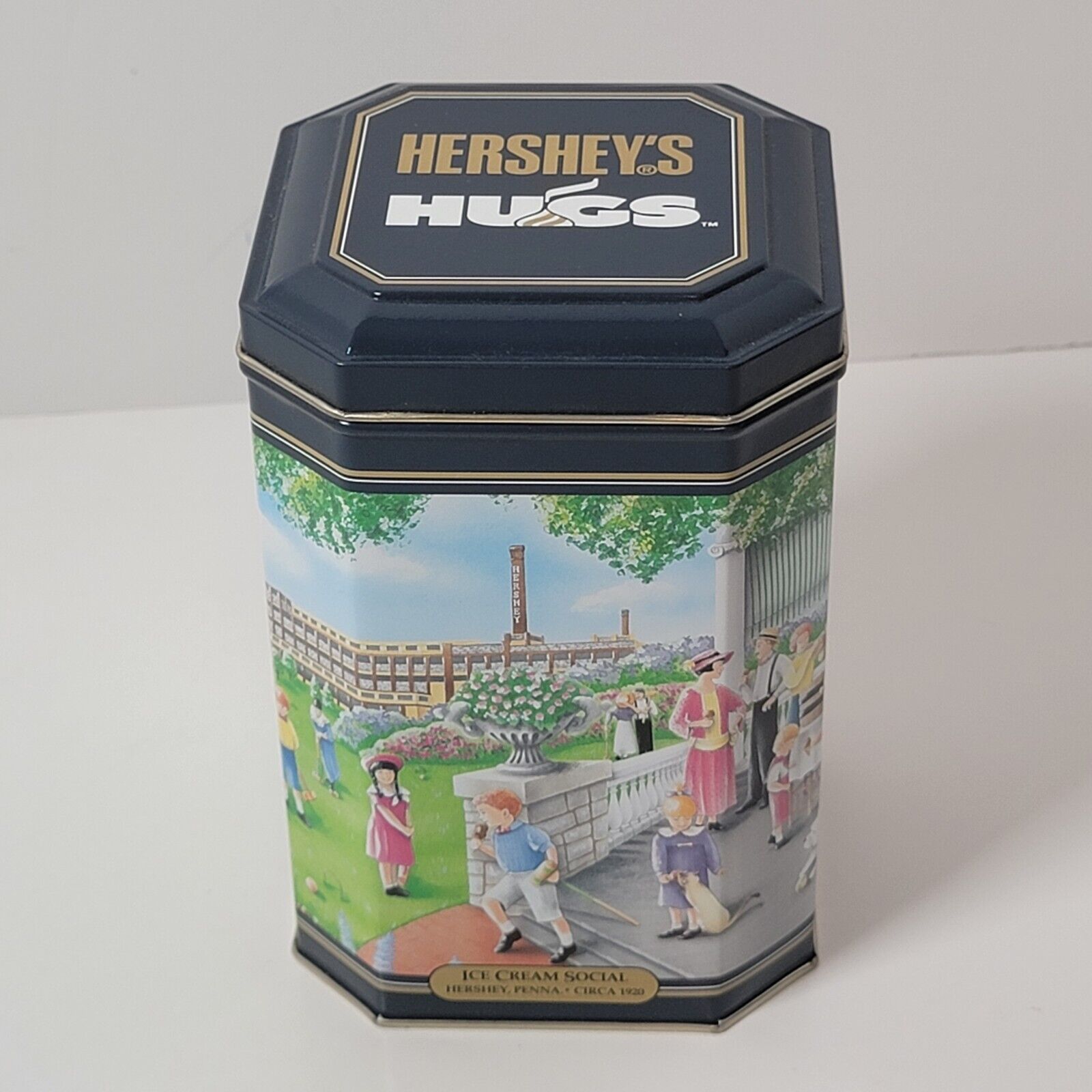 Vintage 1994 Hershey's Chocolate Hugs Hometown Series #10 Tin Made in USA EUC