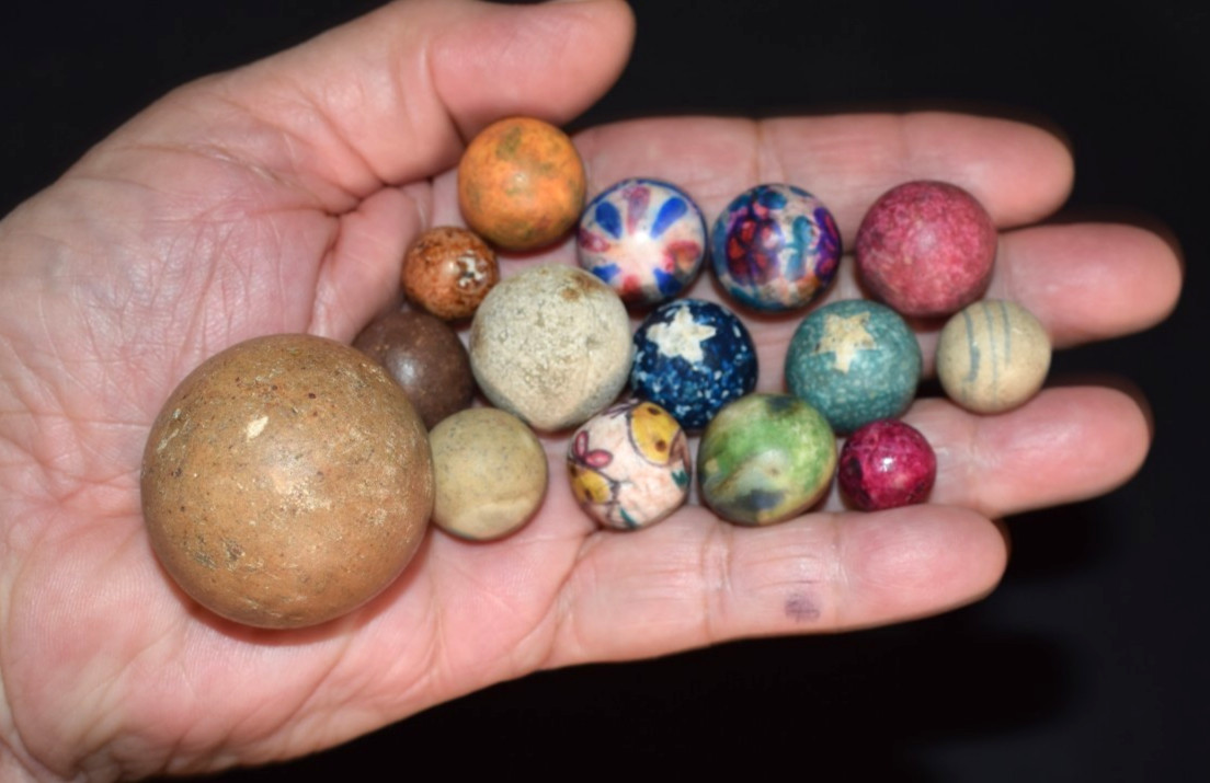 🧐👉Lot of 15⭐🗽⭐1800s Victorina era Antique toy clay mixed marbles &mixed sizes