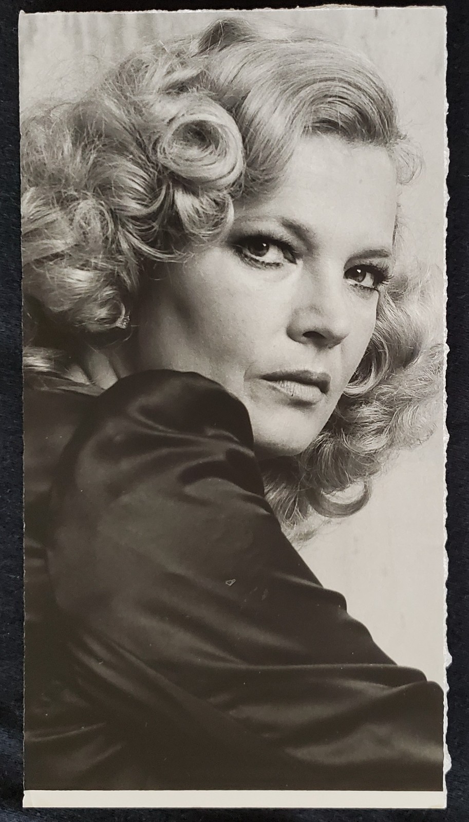 1980 Gena Rowlands Hollywood PR Tear Sheet 8x5 Press Photograph