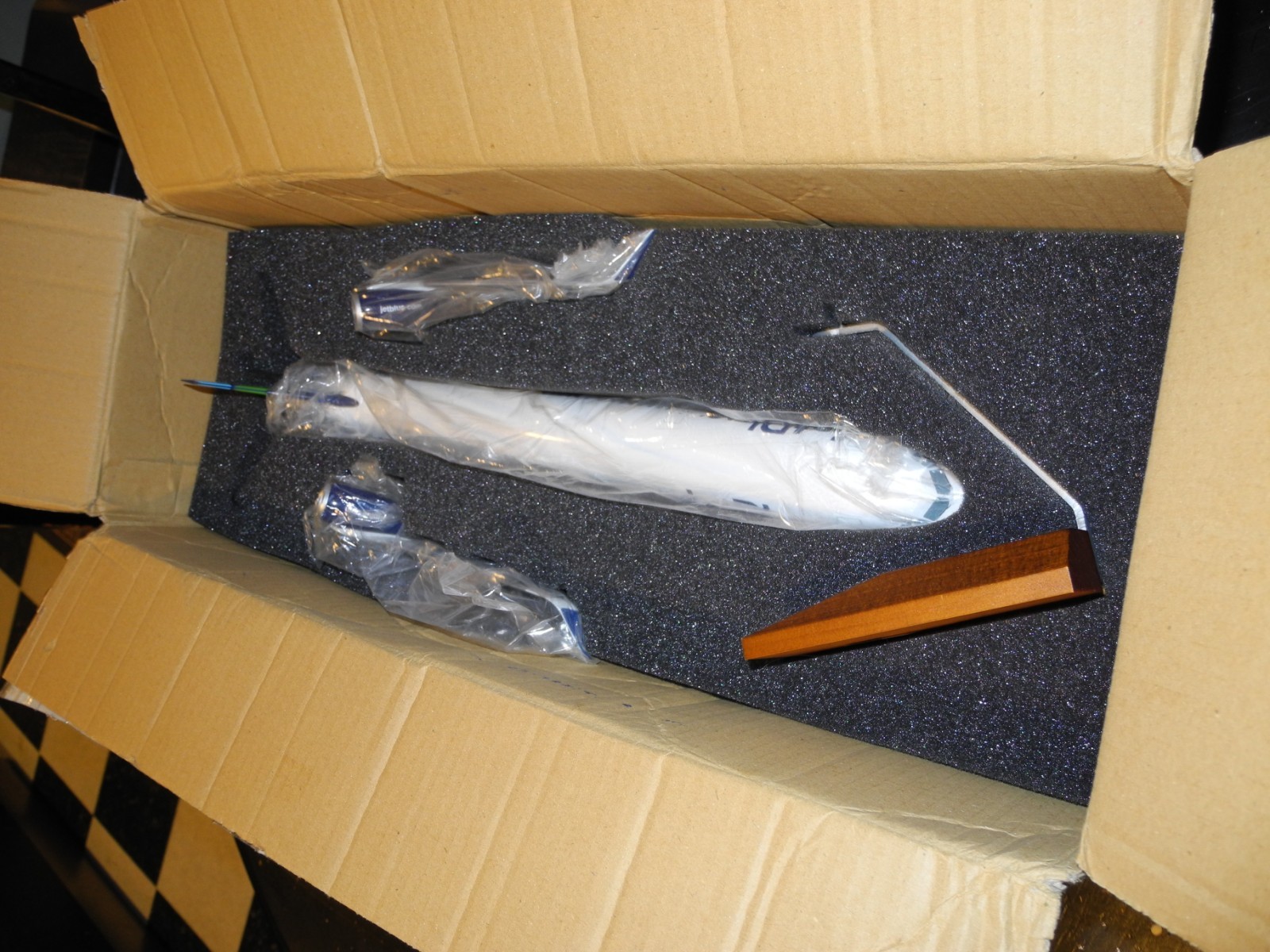 Very RARE, Dragon 1:100 Airbus A321 JETBLUE, Never Displayed, 