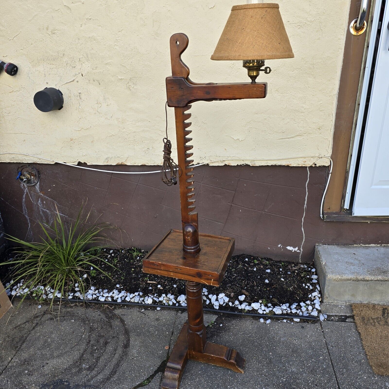 Vintage wood Adjustable Ratchet Floor Lamp