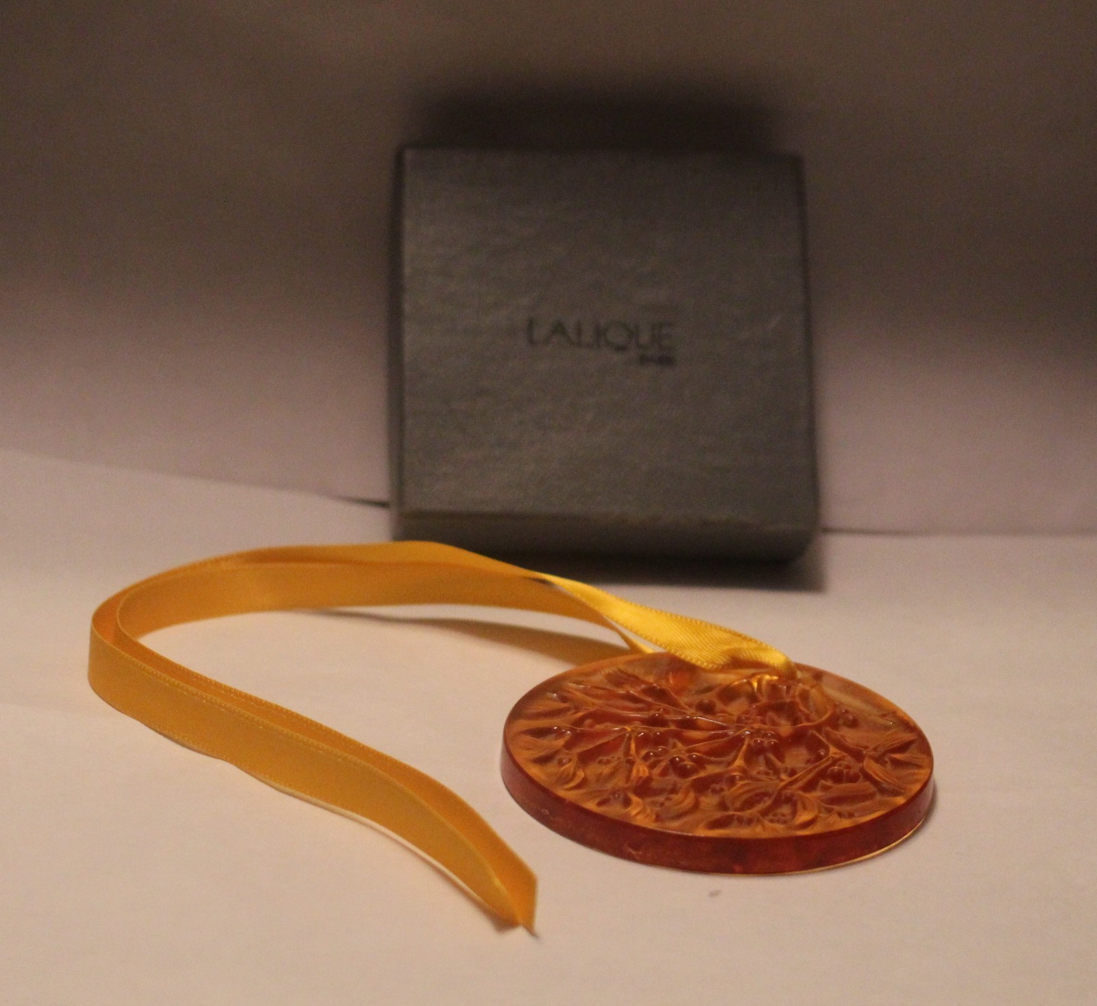 Lalique Crystal Noel 1991 Amber Mistletoe Ornament with Box