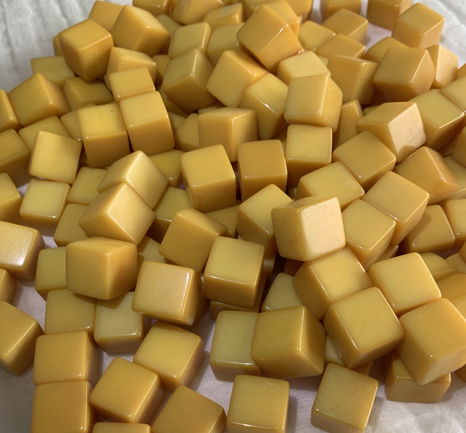 20 Vintage Bakelite Cubes Dice Blanks.  15 mm (9/16