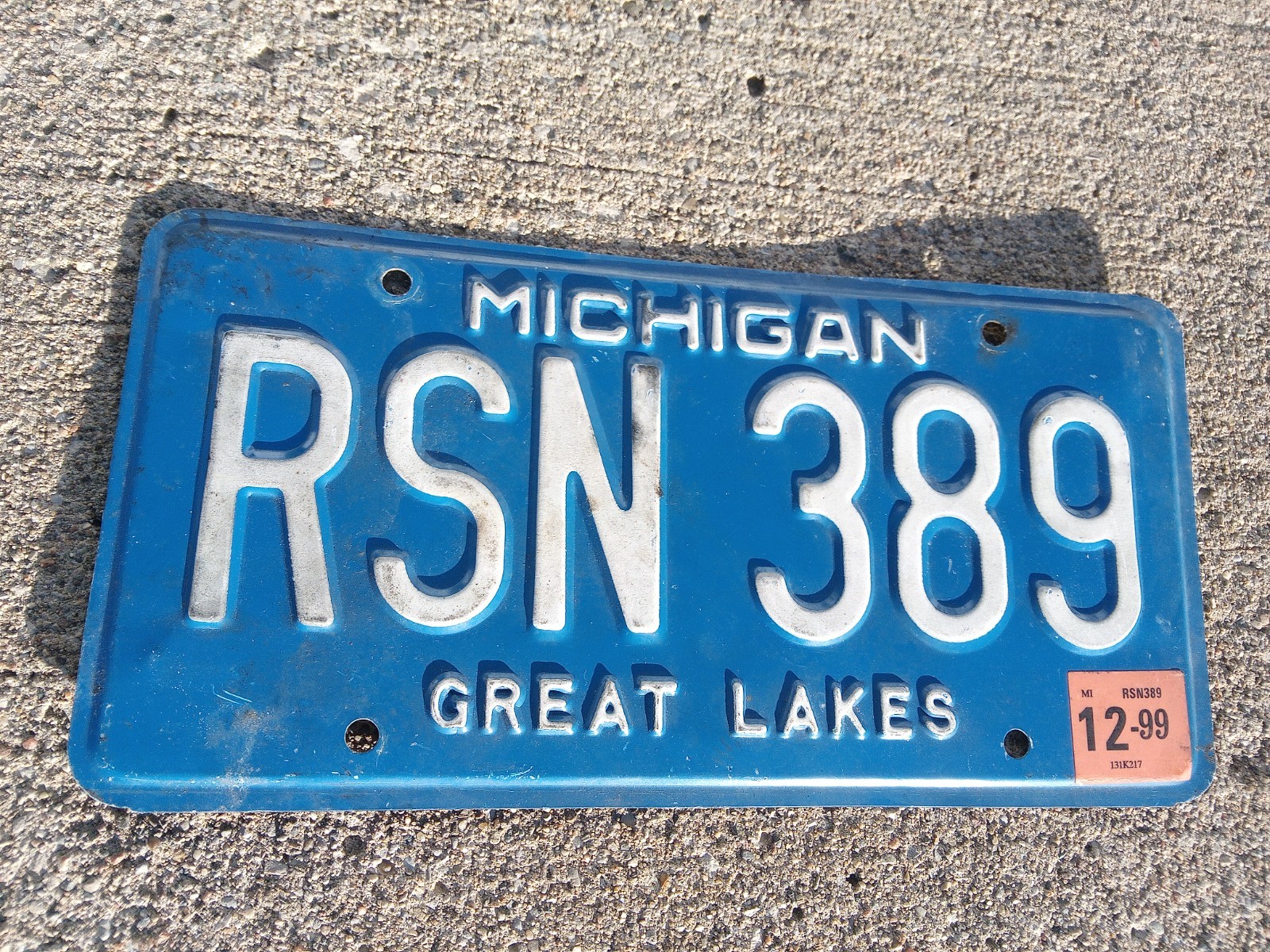 RARE 1999 MICHIGAN LICENSE PLATE BLUE BASE ORIGINAL CHEVY FORD DODGE NISSAN ETC 
