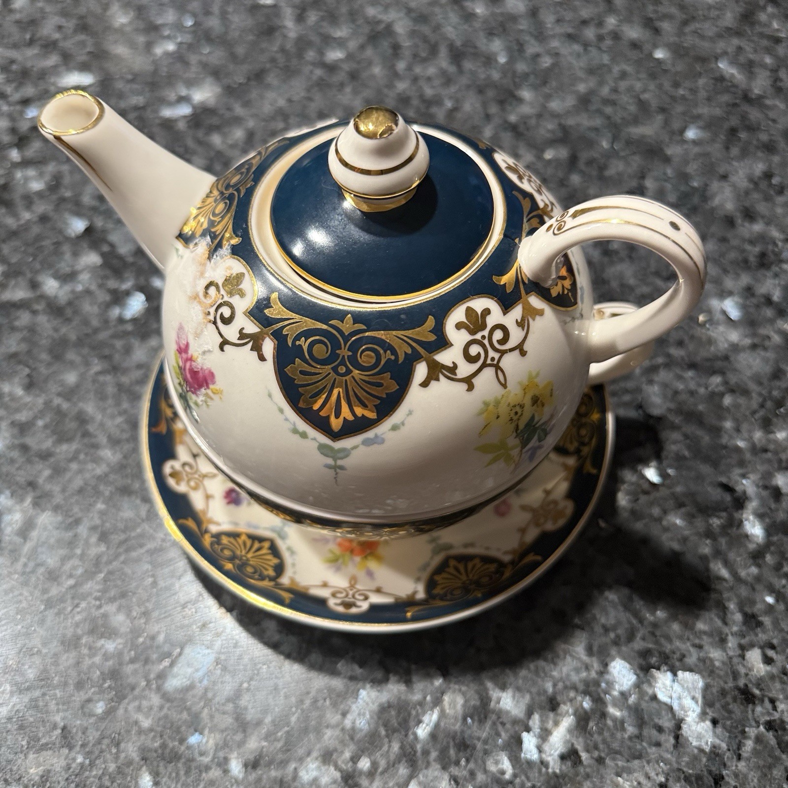 Biltmore The Vanderbilt Porcelain Teapot.