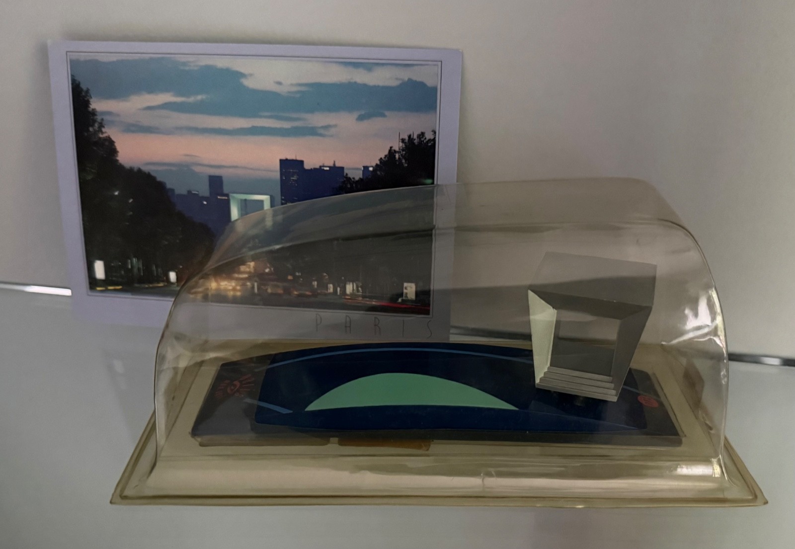 Paris La Grande Arche de la Defense Architectural Model Replica Souvenir France