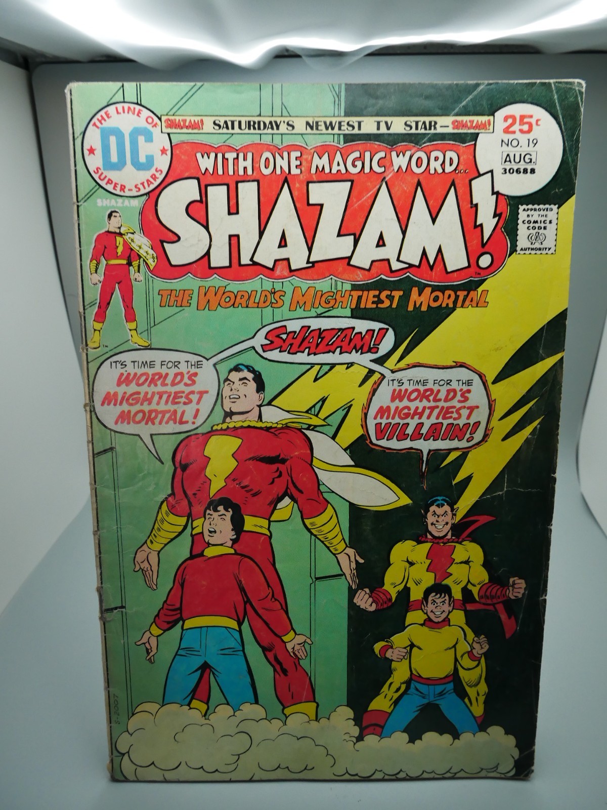 Shazam #19 DC Comics (1976) C. C. Beck Cover Bronze Age Comic Book
