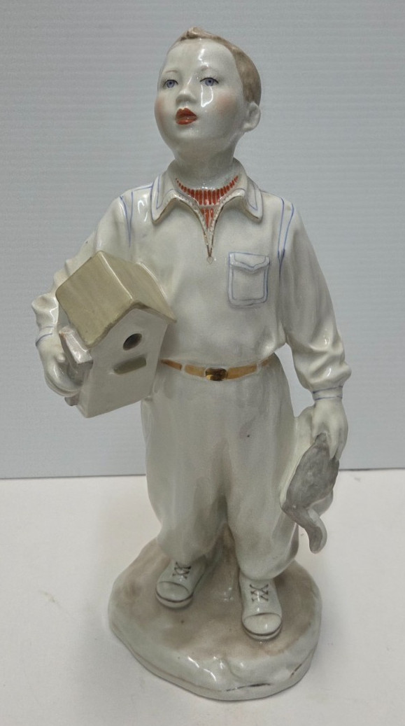 Dulevo Porcelain Figurine Boy with Birdhouse Pioneer Soviet USSR Vintage 1950s