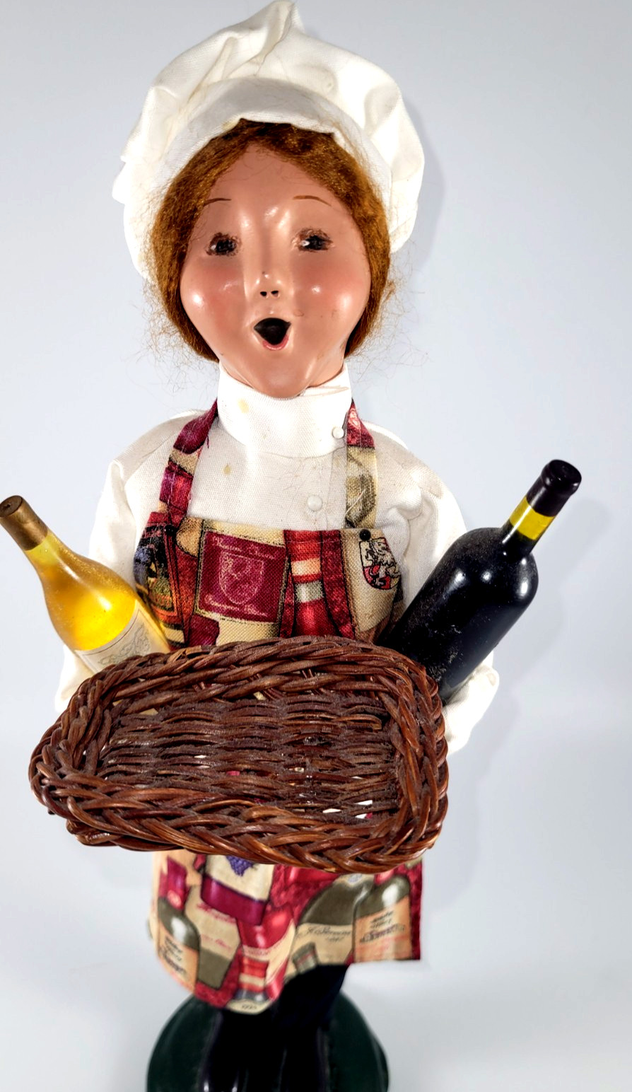 Byers Choice Caroler Chef with Wine Apron Wine Bottles \